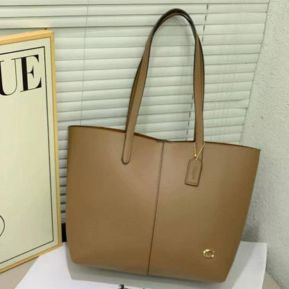 Coach
95 dhs🪙🖤
size 45×15×29cm

Zain42

♥️♥️♥️
