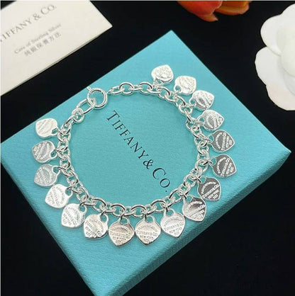 Tiffany ❤️‍🔥*
Necklace 🦋
Bracelet 🐦‍🔥
Master quality 💯
With normal boxes 📦 
125 dhs❣️
With master box 🗃️ 
135 dhs❣️

Zain216
♥️♥️♥️