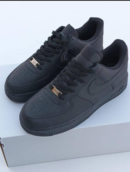 Nike air
Size:36 to 45
80 dhs🪙💕

Zain241
♥️♥️♥️