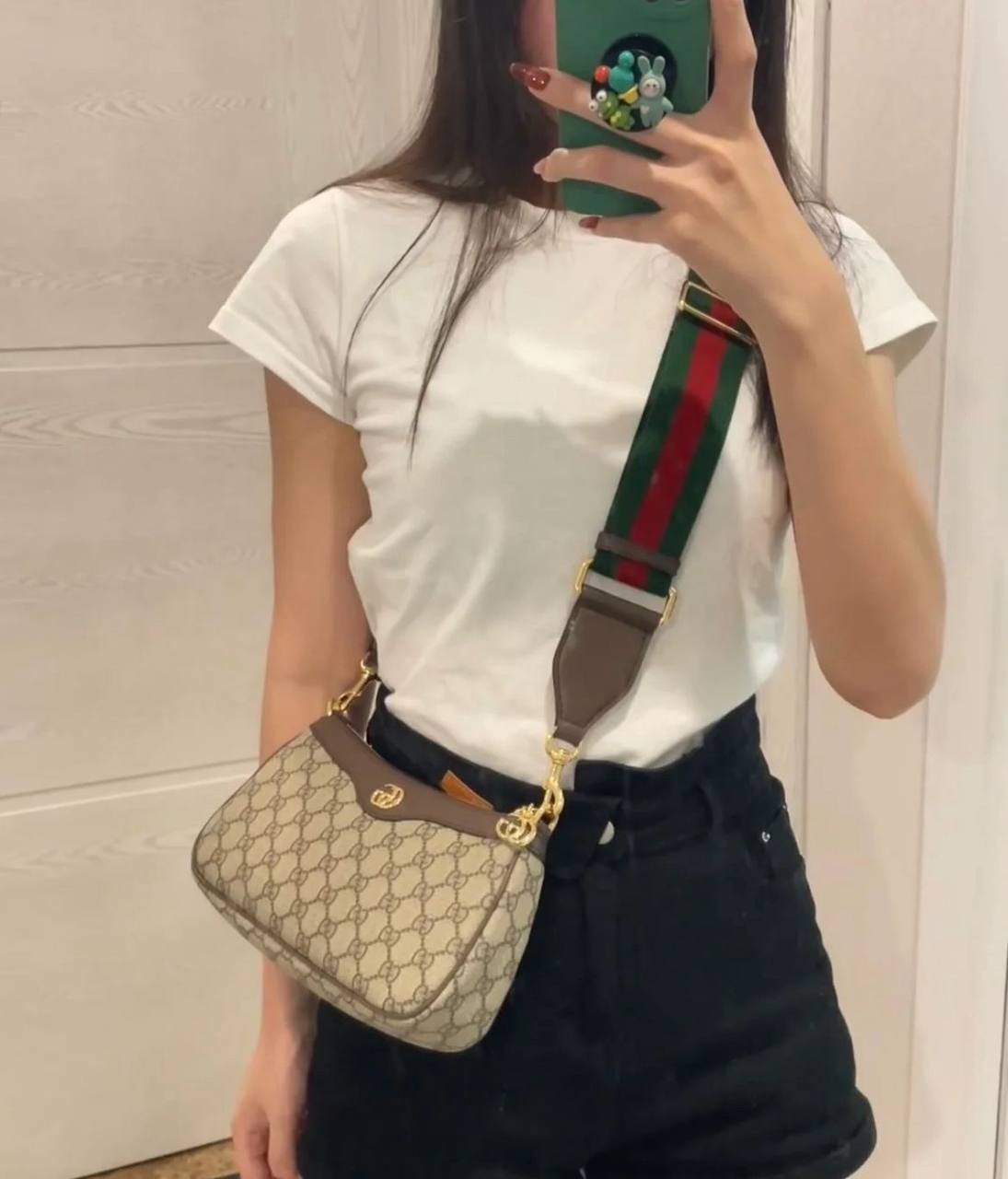 Gucci
90 dhs👑
size：24cm
Good-quality 

with box
🎁🎁🎁

Zain35
♥️♥️♥️
