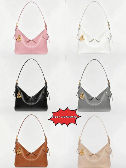 Dior

120 dhs✅

with box
🎁🎁🎁

Size：27/23/12

Zain07
♥️♥️♥️