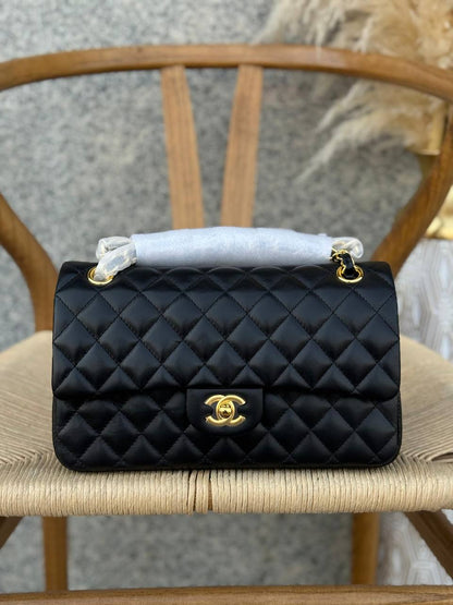 Available Again✨✨✨
CHANEL
25cm
350 dhs🪙🌨️
Top quality 
Full Packing🎁✨✨

Zain167
♥️♥️♥️