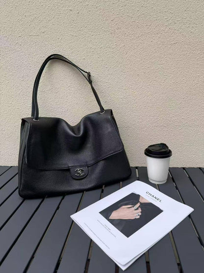 Chanel 
Master🌺🌺
38 cm 
380 dhs💓💓

Zain153
♥️♥️♥️