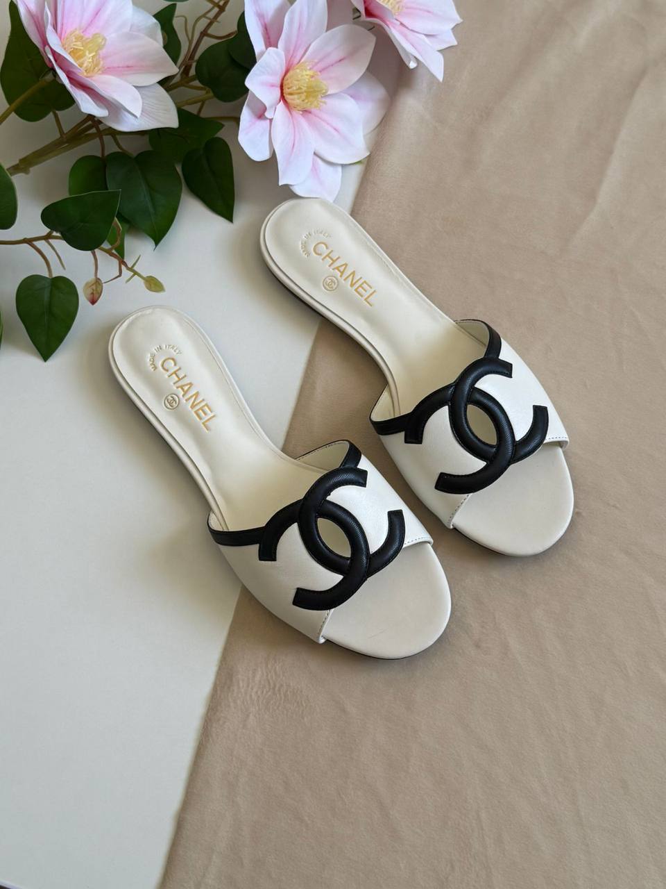 Chanel 🖤
✨ 𝐍𝐞𝐰 𝐂𝐨𝐥𝐥𝐞𝐜𝐭𝐢𝐨𝐧
✨ 𝐒𝐮𝐩𝐞𝐫 𝐌𝐚𝐬𝐭𝐞𝐫 𝐐𝐮𝐚𝐥𝐢𝐭𝐲
✨ 𝐀𝐯𝐚𝐢𝐥𝐚𝐛𝐥𝐞 𝐍𝐨𝐰
✨ 𝐒𝐢𝐳𝐞𝐬: 𝟑𝟔 — 𝟒𝟏
450 dhs✅

Zain298
♥️♥️♥️