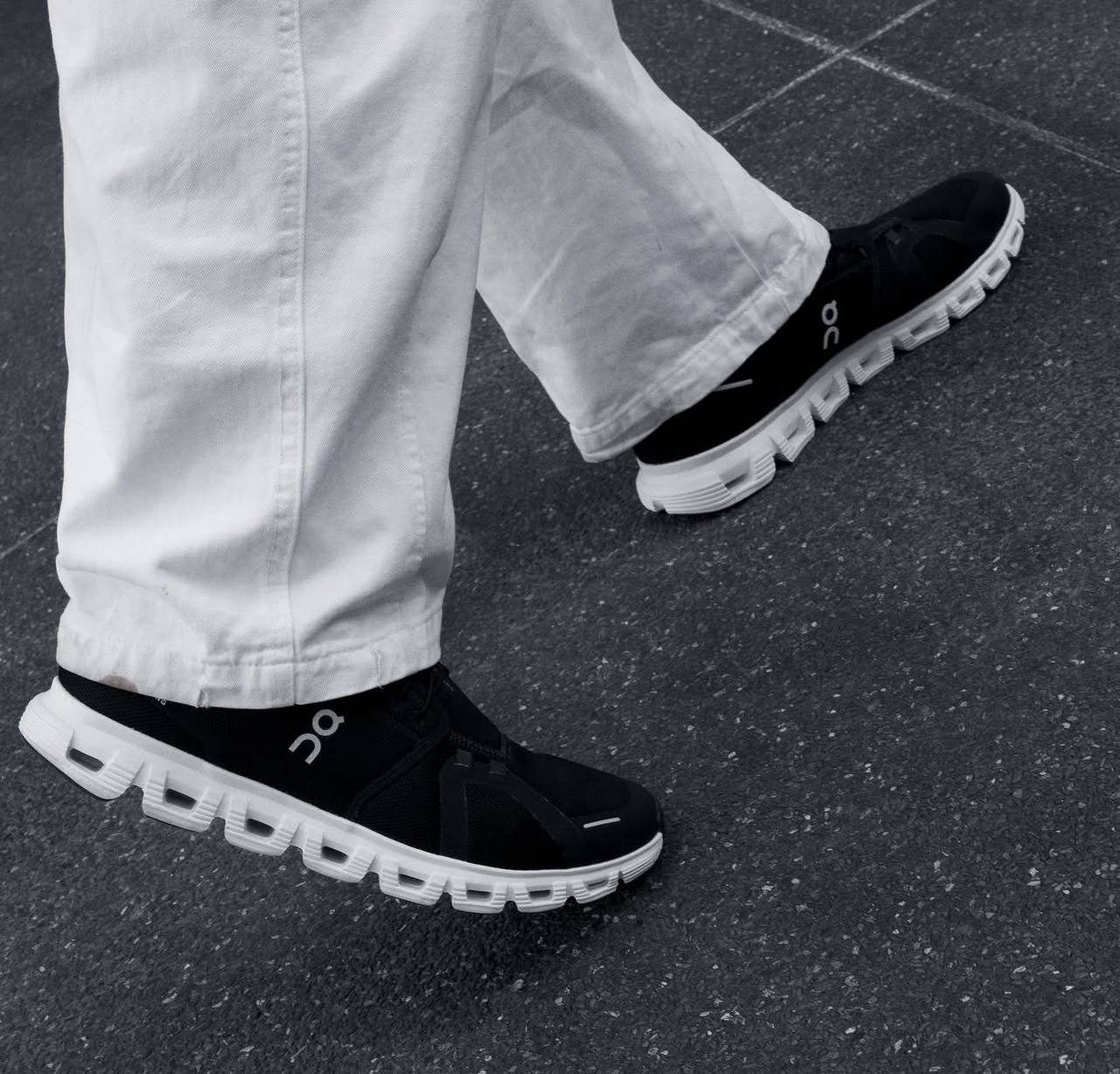 ON Cloud 6 ‘Black/White’⚫️🤍
36-45 AVAILABLE 
180 dhs✅

Zain241
♥️♥️♥️
