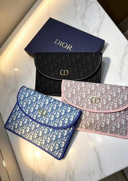 Dior
New❣️
75 dhs✅
with box🎁🎁🎁
Size:27.5*19

Zain07
♥️♥️♥️