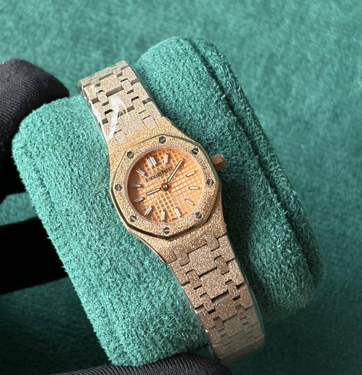 Ap watch for ladies good quality
 340 dhs🇦🇪
 (size 23mm )

Zain59
♥️♥️♥️