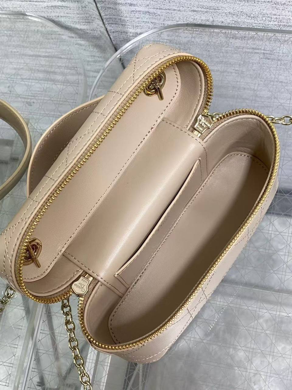 Dior 
new collection ✅*
*Size 18 cm*
For Price 👇 WhatsApp✅
0568585901 
0507557372
0552275751 Owner Zain 👌

Zain274
♥️♥️♥️