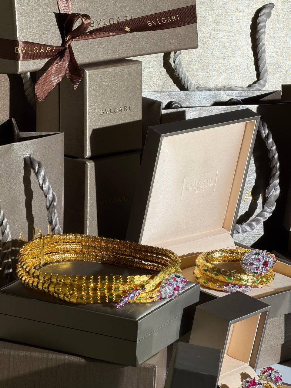 *BVLGARI*
 Snake New Collection 😍
Quality: Super Master 
Non -Tarnish color
* ⁠Choker
* ⁠Earring 
* ⁠Ring
* ⁠Bracelet
For Price 👇 WTSP Text Zain 0568585901

Zain263
♥️♥️♥️