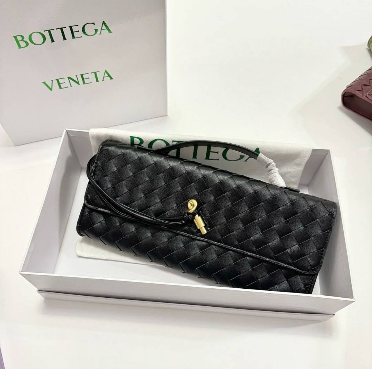 BOTTEGA 

NEW CAME GOOD QUALITY 

WITH BOX 
🎁🎁🎁

100 dhs🇦🇪

Zain39
♥️♥️♥️