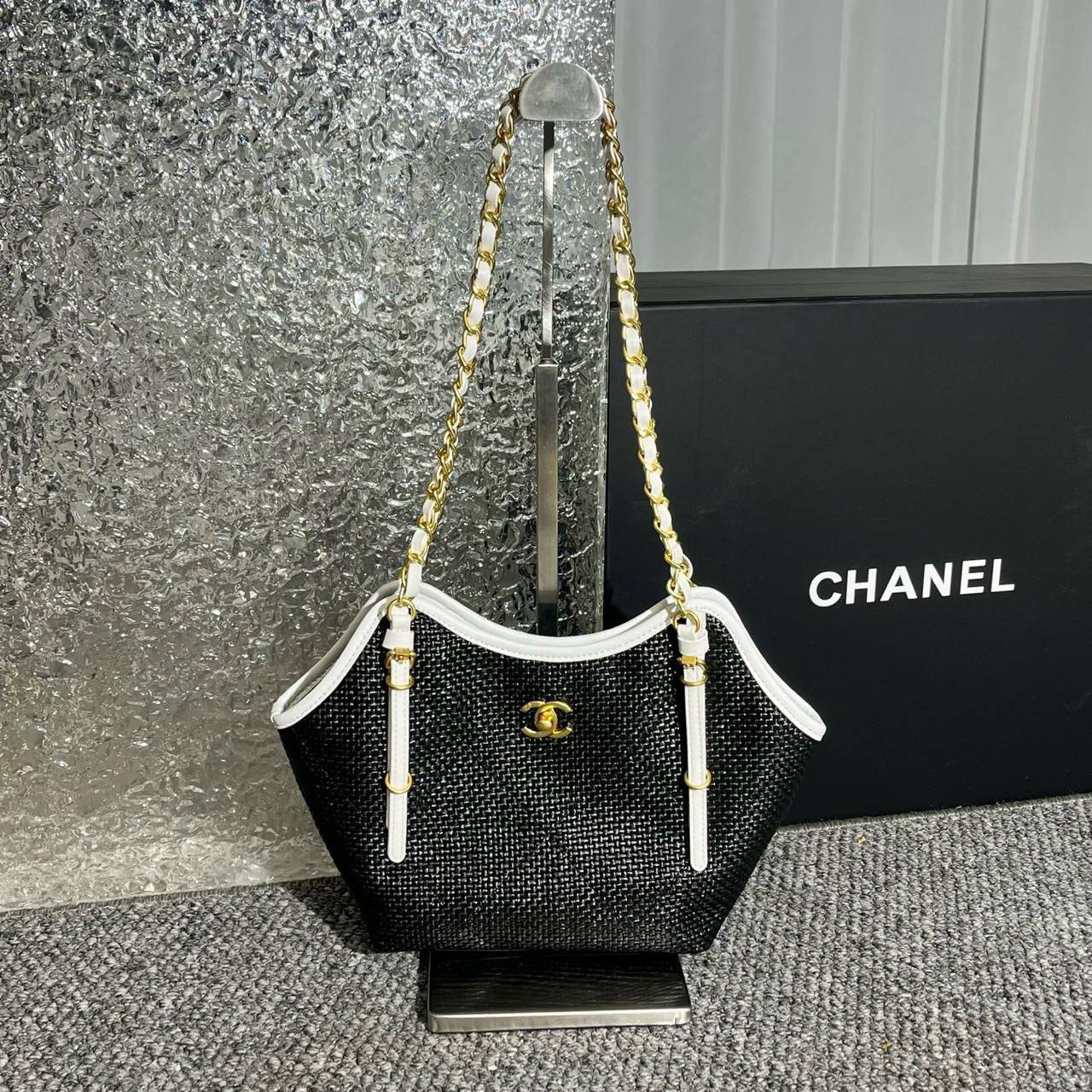 Chanel
Master
30cm 
270 dhs🪙🌨️

Zain228
♥️♥️♥️
