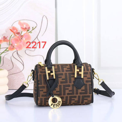 Fendi
100 dhs✅
size：20cm
Good-quality 

with box
🎁🎁🎁

Zain35
♥️♥️♥️