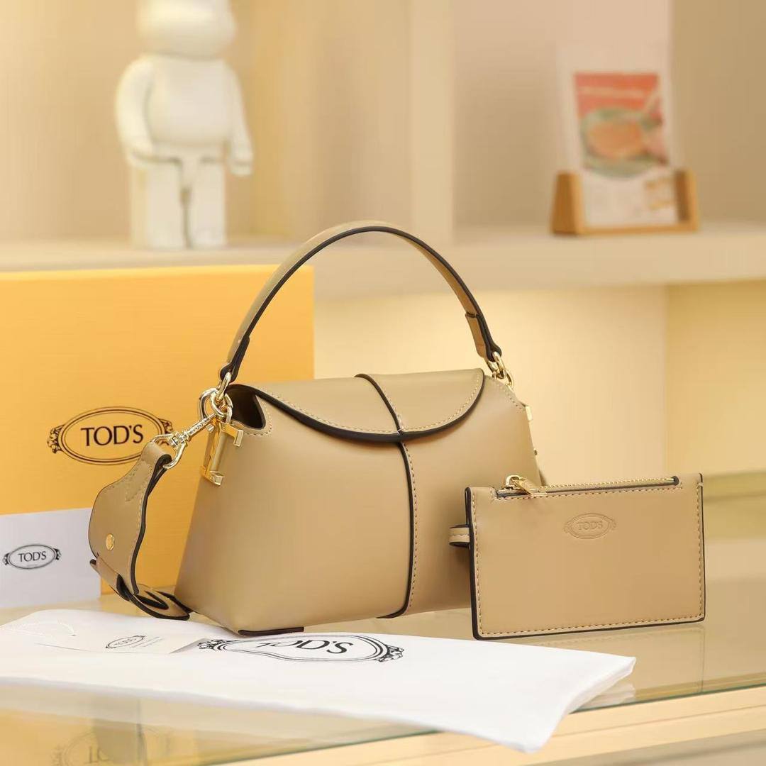TODS

105 dhs🇦🇪🇦🇪

 each with box

Zain26
♥️♥️♥️