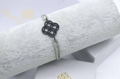 Bracelet 
55 dhs💓
+Box and paper bag🎁

Zain33
♥️♥️♥️