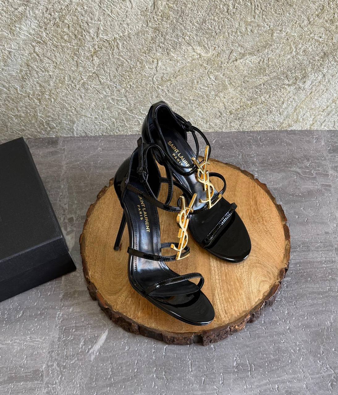 YSL
SuperMaster Quality 💯
450 dhs✅
Size: 36-41💥

Zain171
♥️♥️♥️