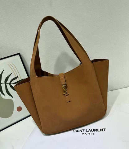 YSL 
NEW CAME GOOD QUALITY 
115 dhs❤️

Zain39
♥️♥️♥️