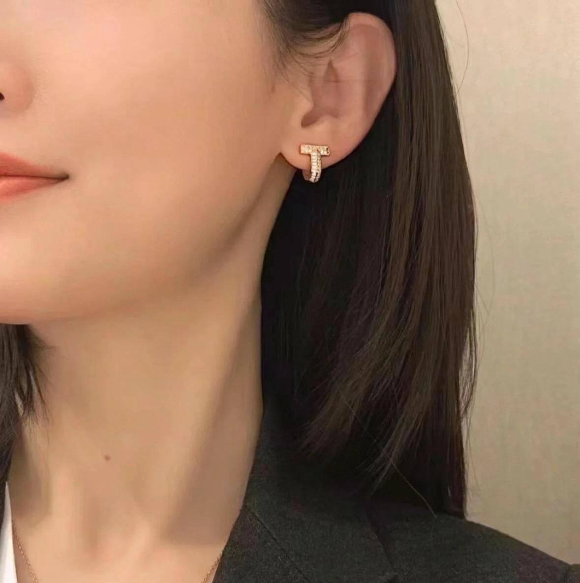Tiffany ❤️‍🔥*
Earring 🦋
Master quality 💯
With normal boxes 📦 
45 dhs🪙🌺
With master box 🗃️ 
70 dhs🪙🌺

Zain216
♥️♥️♥️
