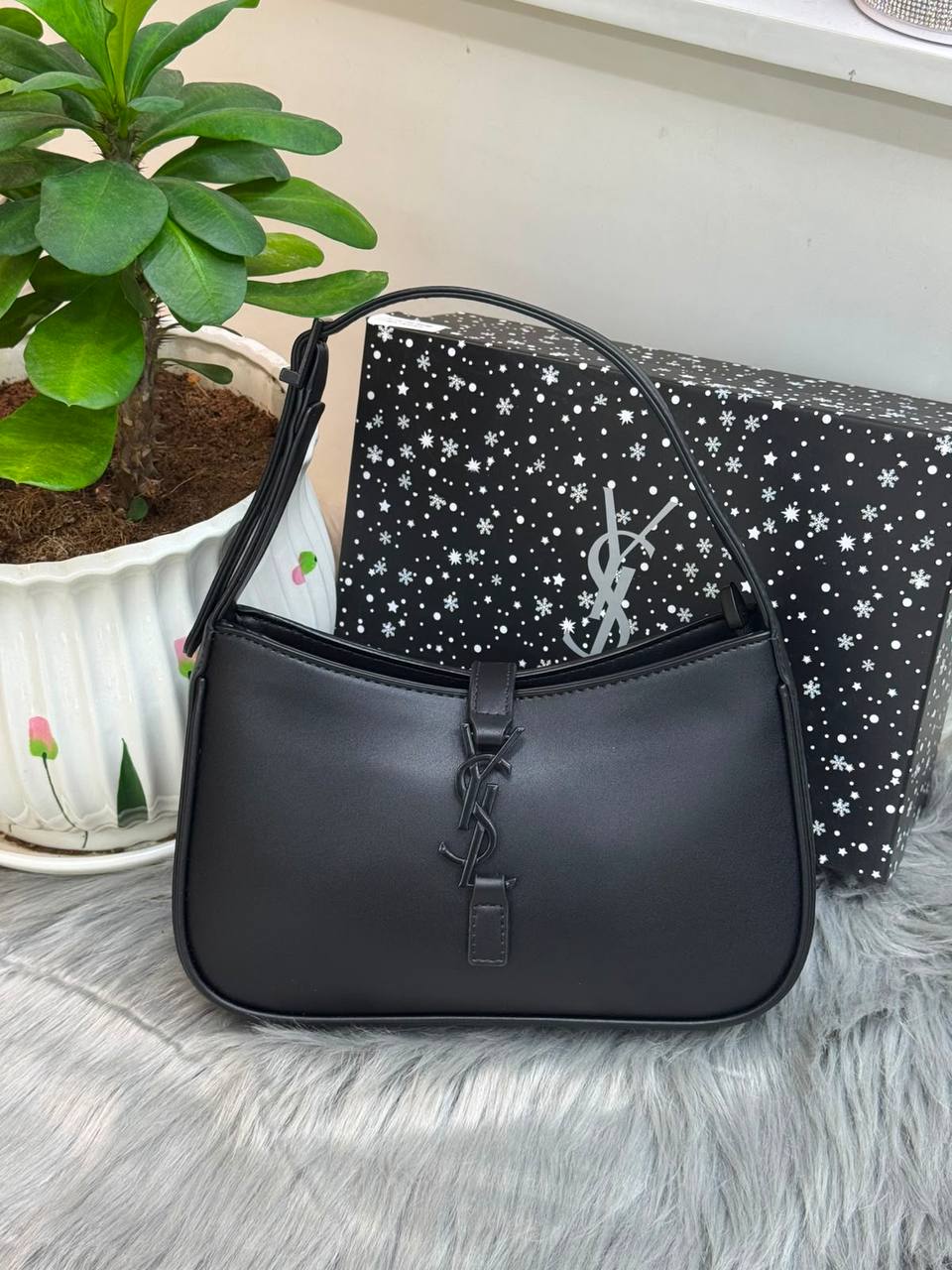 YSL
SIZE………. 25cm🌷
100 dhs💛
with box✅

Zain51
♥️♥️♥️