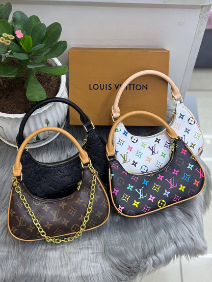 LV
SIZE………. 23 CM🌷🌹
90 dhs🪙🌨️
with BOX❤️❤️

Zain244
♥️♥️♥️