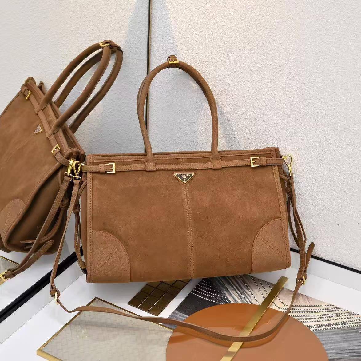 Prada - LV
Master Bags ++++
For Price 👇 WTSP Text Zain 0568585901

Zain153
♥️♥️♥️