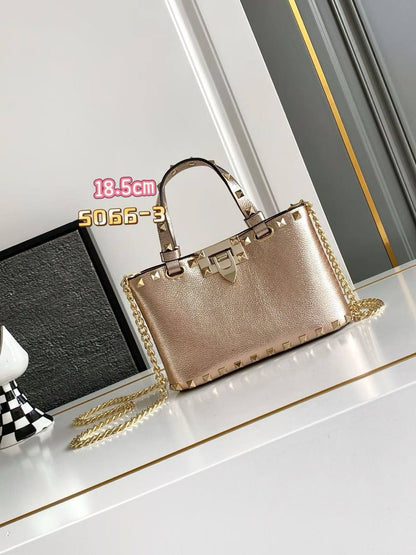 Valentino 
Master🌺
   19Cm With Box🎁
270 dhs✅

Zain131
♥️♥️♥️