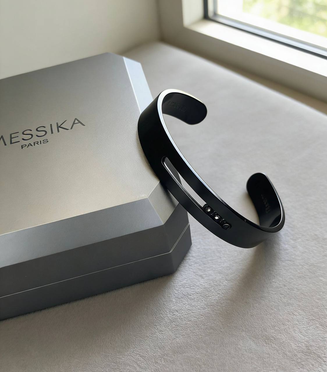 MESSIKA 
BANGLE ✨💫
MASTER
WITH NORMAL BOX AND PAPER BAG🎁🛍️
55 DHS🇦🇪

Zain89
♥️♥️♥️