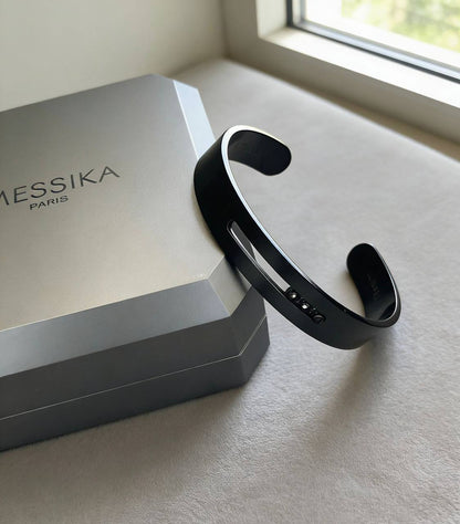 MESSIKA 
BANGLE ✨💫
MASTER
WITH NORMAL BOX AND PAPER BAG🎁🛍️
55 DHS🇦🇪

Zain89
♥️♥️♥️