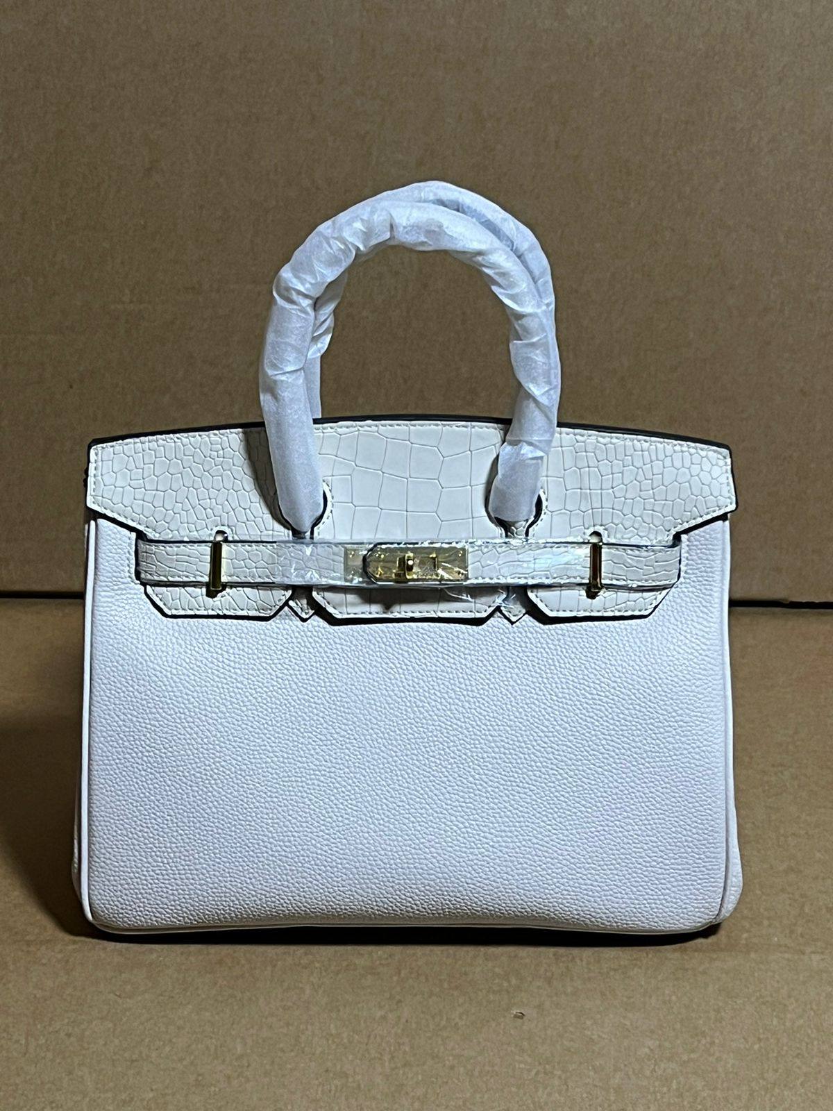Hermes
 size 30 cm 
120 dhs❣️

Zain278
♥️♥️♥️