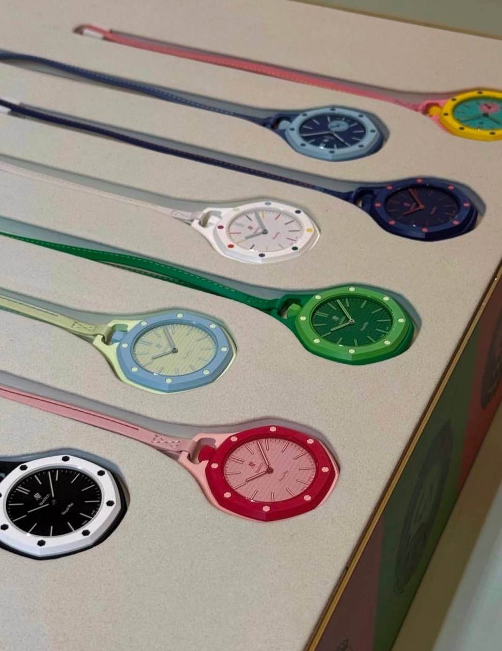 AUDEMARS PIGUET SWATCH
     ROYAL POP
*GOOD QUALITY BACK SIDE MACHINE*
*QUARTZ MOVEMENT*
*WITH BOX AVAILABLE*
110 dhs💓

Zain304
♥️♥️♥️