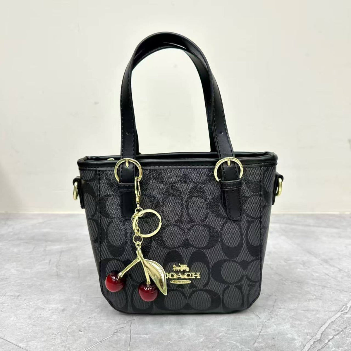 Coach

With cherry
80 dhs🇦🇪🇦🇪🇦🇪

Zain232
♥️♥️♥️