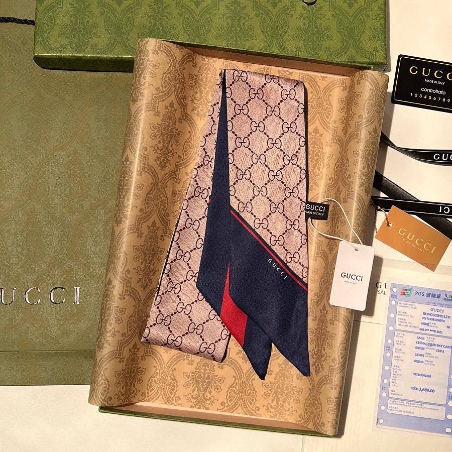 Silk Twilly Scarf 
Without box 🗃️ 
25 dhs✅

Zain231
♥️♥️♥️