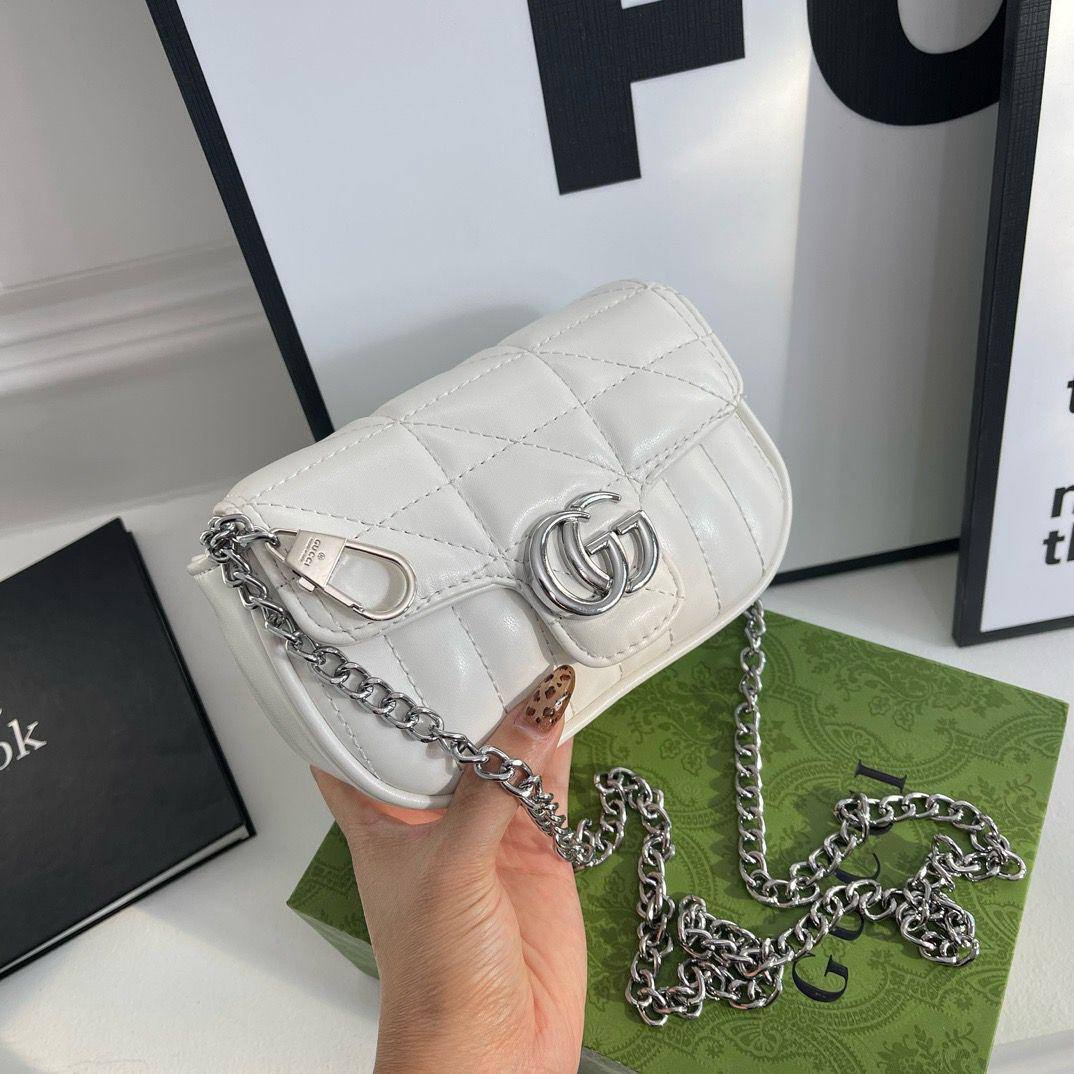 Gucci
18*11*6cm

With box
🎁🎁🎁

65 dhs🪙💕

Zain17
♥️♥️♥️
