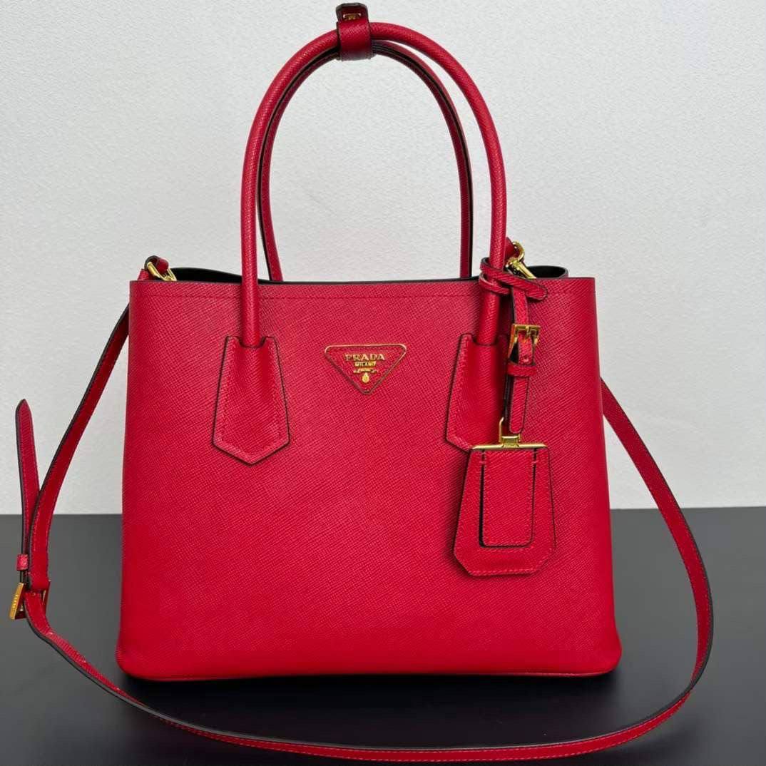 Prada

350 dhs🇦🇪🇦🇪

Zain153
♥️♥️♥️