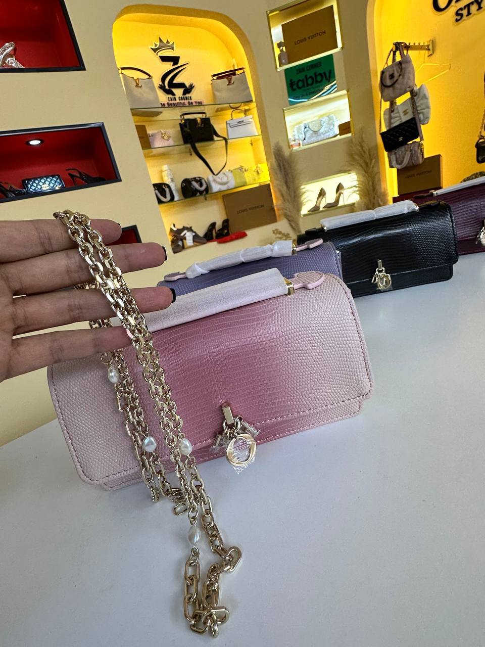 Dior

Master quality

21 cm 
with box
 280 dhs🇦🇪🇦🇪


Zain95 
♥️♥️♥️

Zc