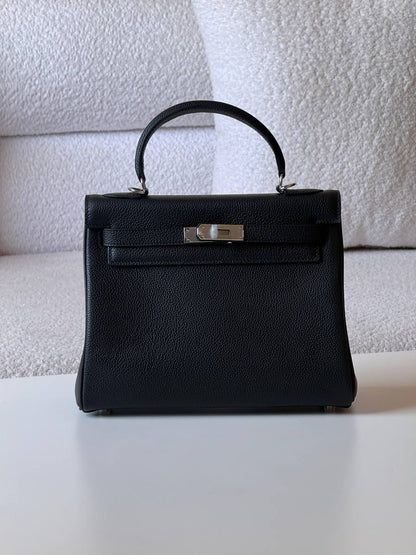 Hermes
kelly 28cm💥Master quality ✅with box📦
470 dhs✅

Zain52
♥️♥️♥️