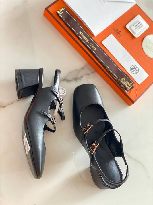 Hermes shoes 
AAa master quality 
Size 36………41 
430 dhs🪙🌨️

Zain180
♥️♥️♥️