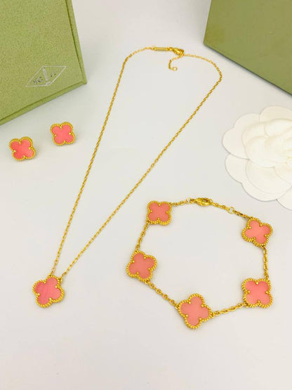 VCA SET 
NECKLACE 
BRACELET 
EARRINGS
150 DHS✅
 WITH BOX AND PAPER BAG🛍️🎁
SEPARATE

Zain89
♥️♥️♥️