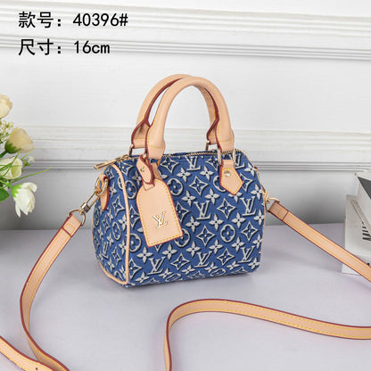 LV

best quality 
with box

110 dhs🇦🇪🇦🇪🇦🇪

size16CM
Zain290
♥️♥️♥️