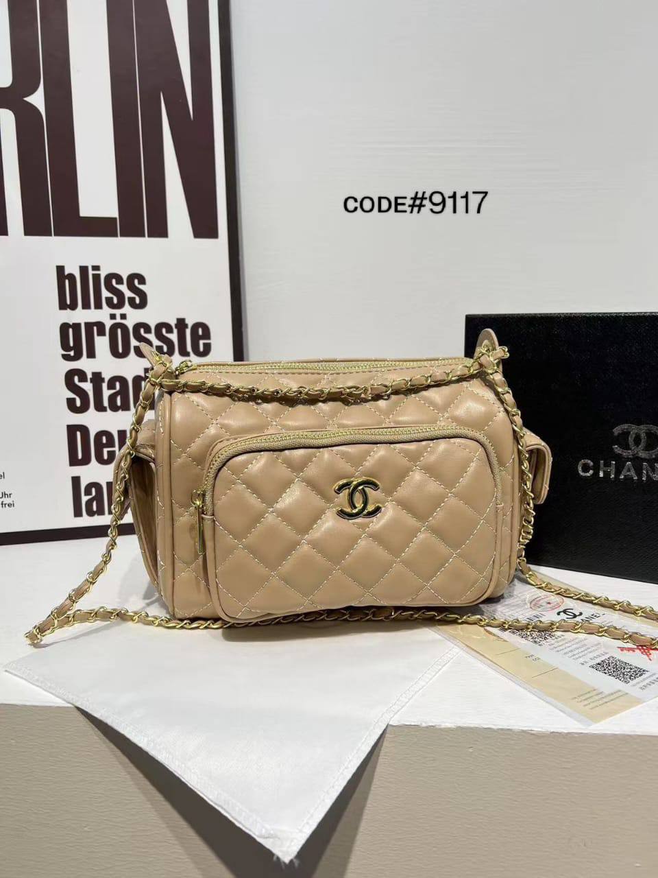 CHANEL ᴄᴀᴍᴇʀᴀ ᴄᴀsᴇ
CROSS BODY BAG
ǫᴜɪʟᴛᴇᴅ ʟᴇᴀᴛʜᴇʀ ᴍᴀᴛᴇʀɪᴀʟ
ᴄʜᴀɪɴ sʜᴏᴜʟᴅᴇʀ ʙᴀɢ
sɪᴢᴇ : 24 cm
ᴡɪᴛʜ BOX
🎁🎁🎁

75 dhs🪙💕

Zain31
♥️♥️♥️