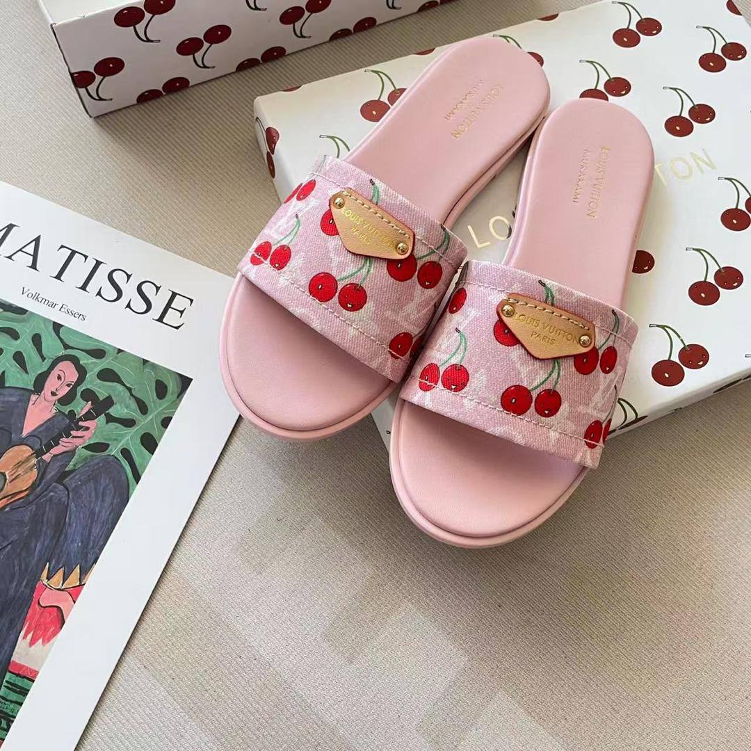Coach
95 dhs🪙🌨️ 
high quality 
Size35-41

Zain26
🌨️🌨️🌨️