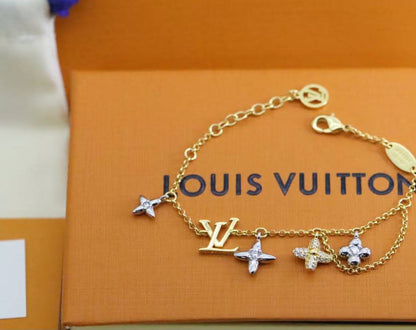 LV ❤️‍🔥*
Bracelet 🦋
Master quality 💯
With normal boxes 📦 
50 dhs✅
With master box 🗃️ 
70 dhs✅

Zain216
♥️♥️♥️