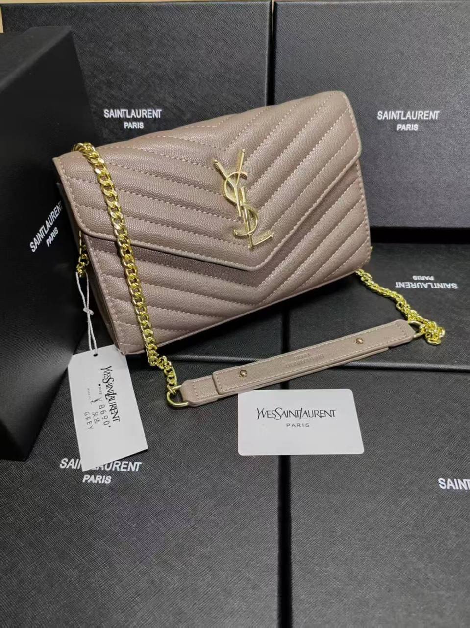 YSL
GOOD quality 
85 dhs💓

Zain200
♥️♥️♥️
