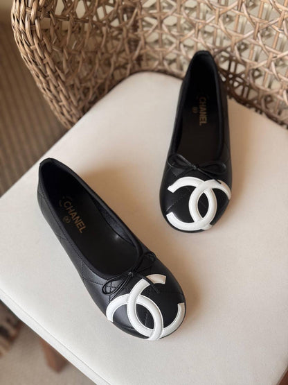 CHANEL 🤍
🤩Available new 😍😍
Size: 36 to 41
Super master quality
450 dhs✅

Zain198
♥️♥️♥️