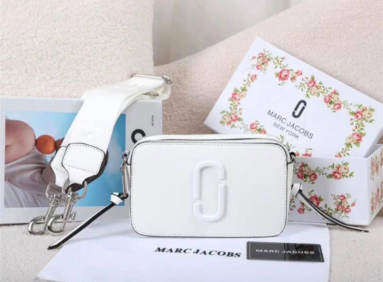 MJ 

Good Quality 

With Box 
🎁🎁🎁

95 dhs❤️

Zain250
♥️♥️♥️
