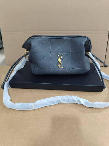 ❤️ YSL Jamie 
1️⃣ First Quality +box🎁
Size : 28 * 16 * 12.5 cm
90 dhs🇦🇪🇦🇪
with box🎁

Zain115
♥️♥️♥️