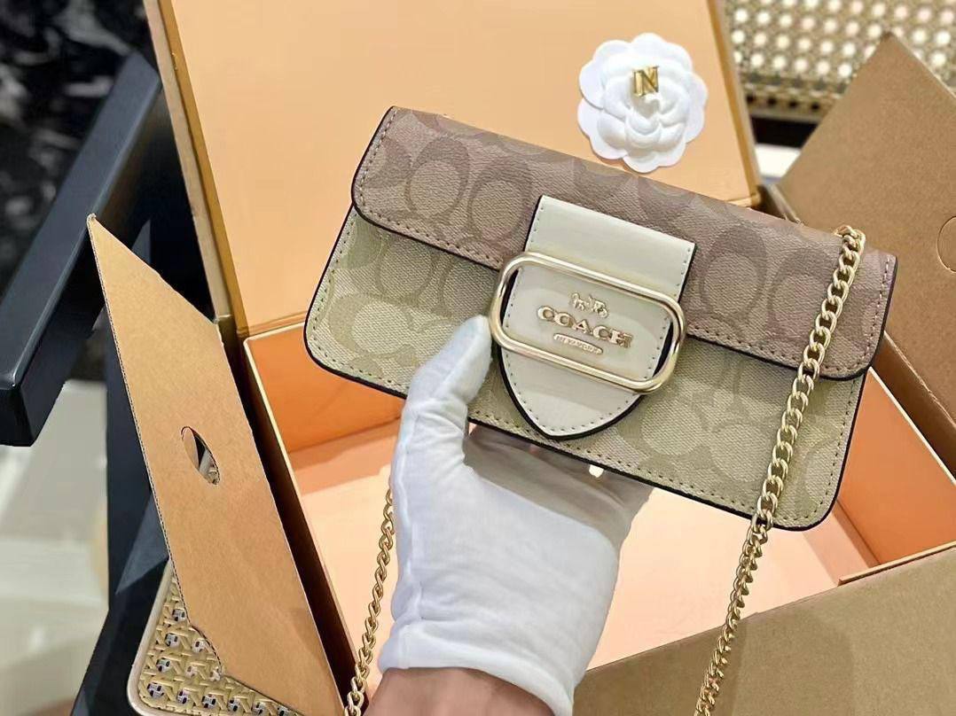 COACH 
GOOD QUALITY 💯
90 dhs✅
WITH BOX 📦

Zain28
♥️♥️♥️