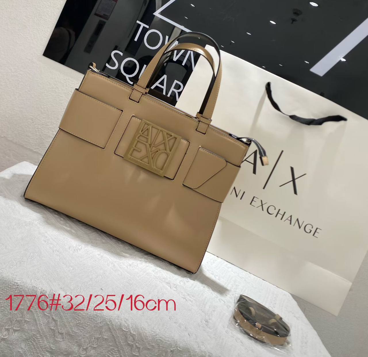 Armani Exchange
GOOD QUALITY 
130 dhs🪙🌨️

Zain200
♥️♥️♥️
