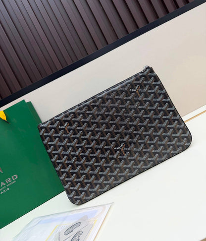 GOYARD
 HAND BAG POUCH UNISEX GOOD QUALITY WITH BOX
85 dhs✅

Zain39
♥️♥️♥️