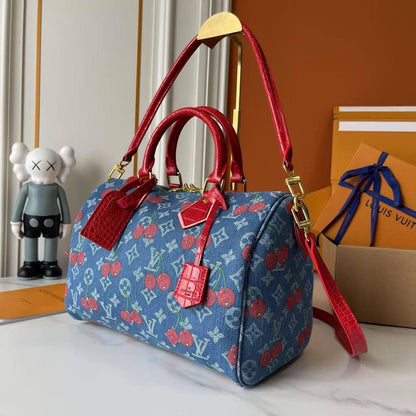 LV 
New arrival 🌹🌹
Master
30cm💕💕
330 dhs🪙🌨️

Zain228
♥️♥️♥️