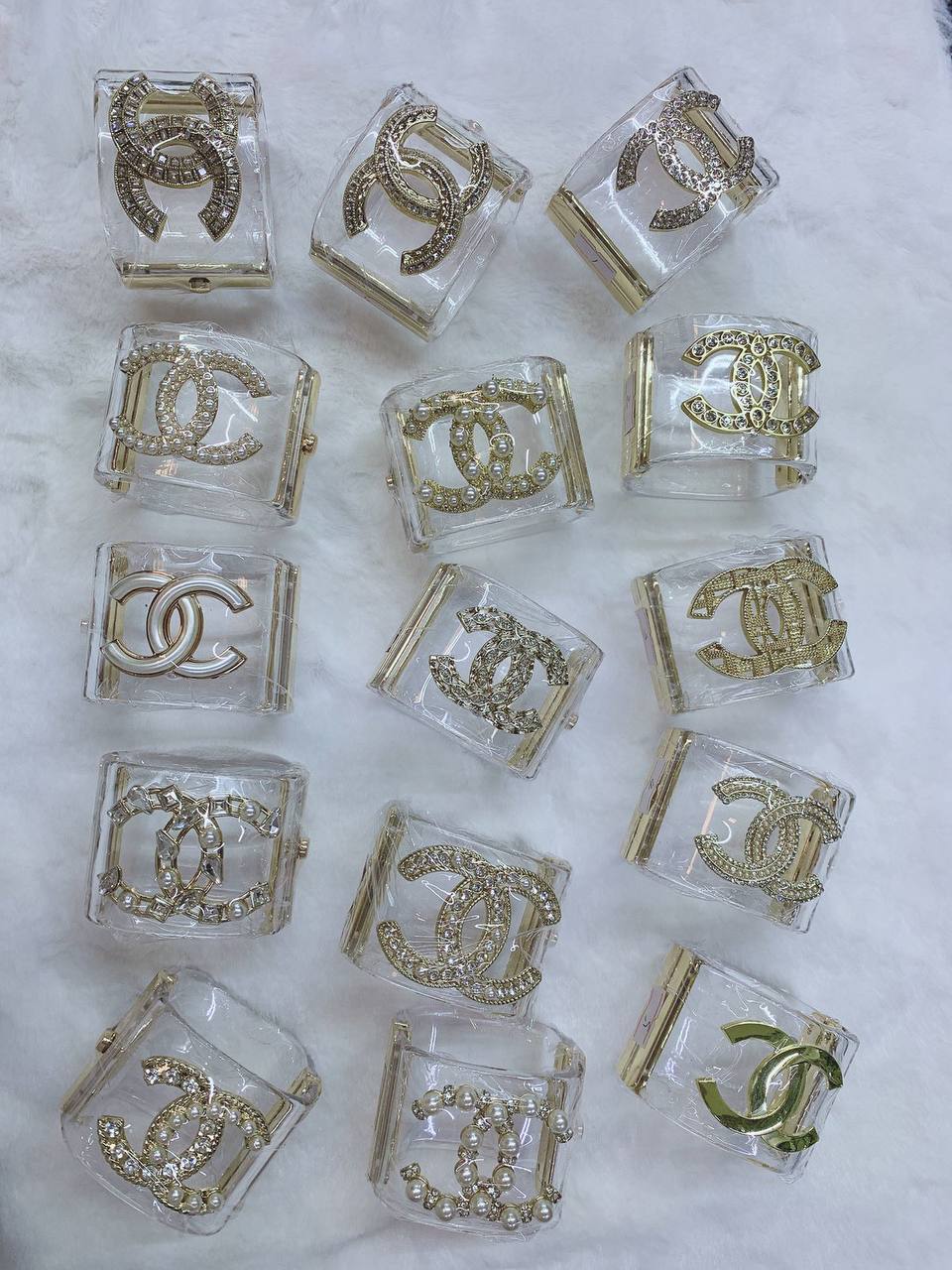 CHANEL BANGLE
MASTER ✨💫
120 DHS👑
WITH BOX AND PAPER BAG🎁🛍️

Zain89
♥️♥️♥️